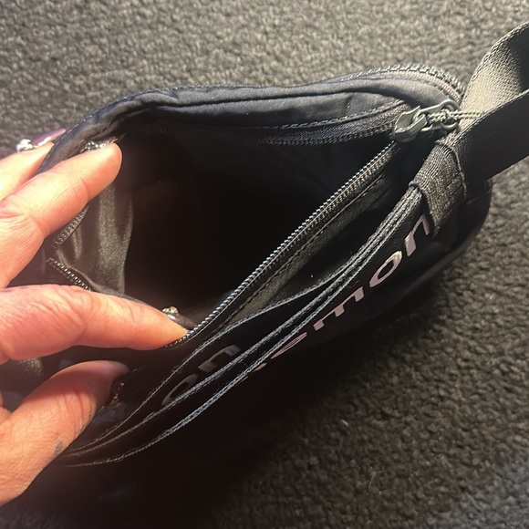 Lululemon Black Adjustable Fanny Pack - Picture 5 of 6